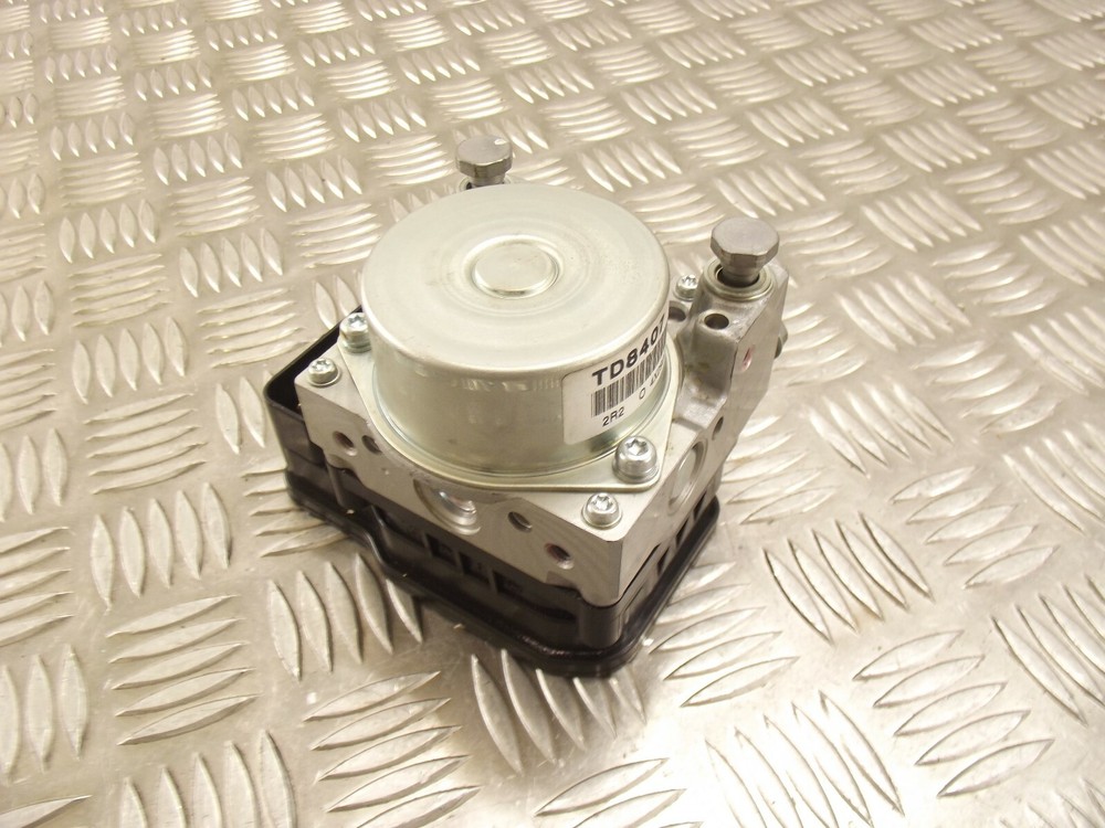 Triumph 1050 Speed Triple 2014 ABS pump 2011 > 2015 WB
