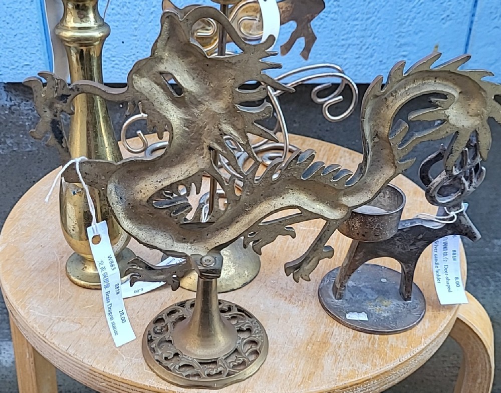 8 decorative and practical bronze objects j1
