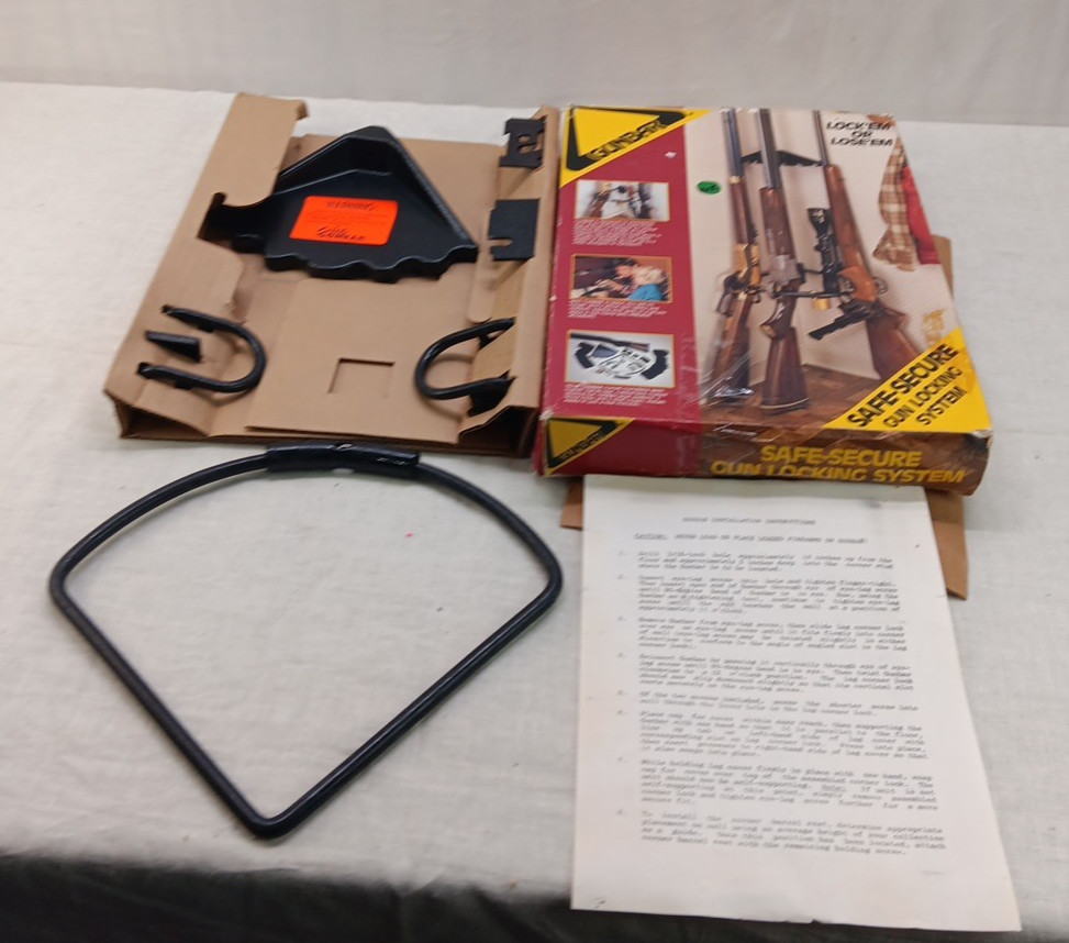 Gunbar Safe Secure Wall Mount Gun Locking System New In Box without Lock