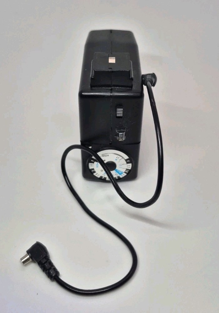 Vintage VIVITAR Auto Flash #202 With Cable
