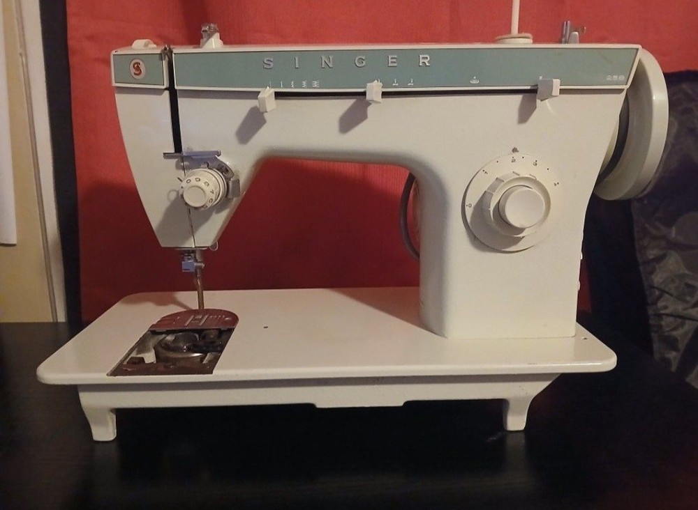 SINGER 258 Electric Sewing Machine