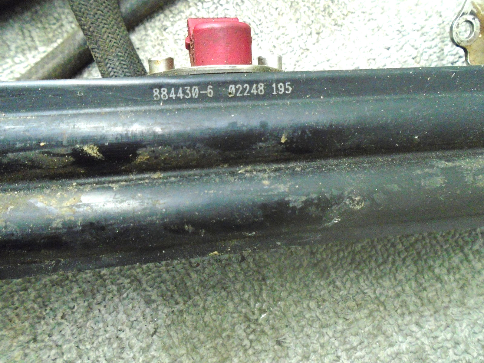 USED PORT & STARBOARD FUEL RAILS W INJECTORS 884430T07 MERCURY OUTBOARD