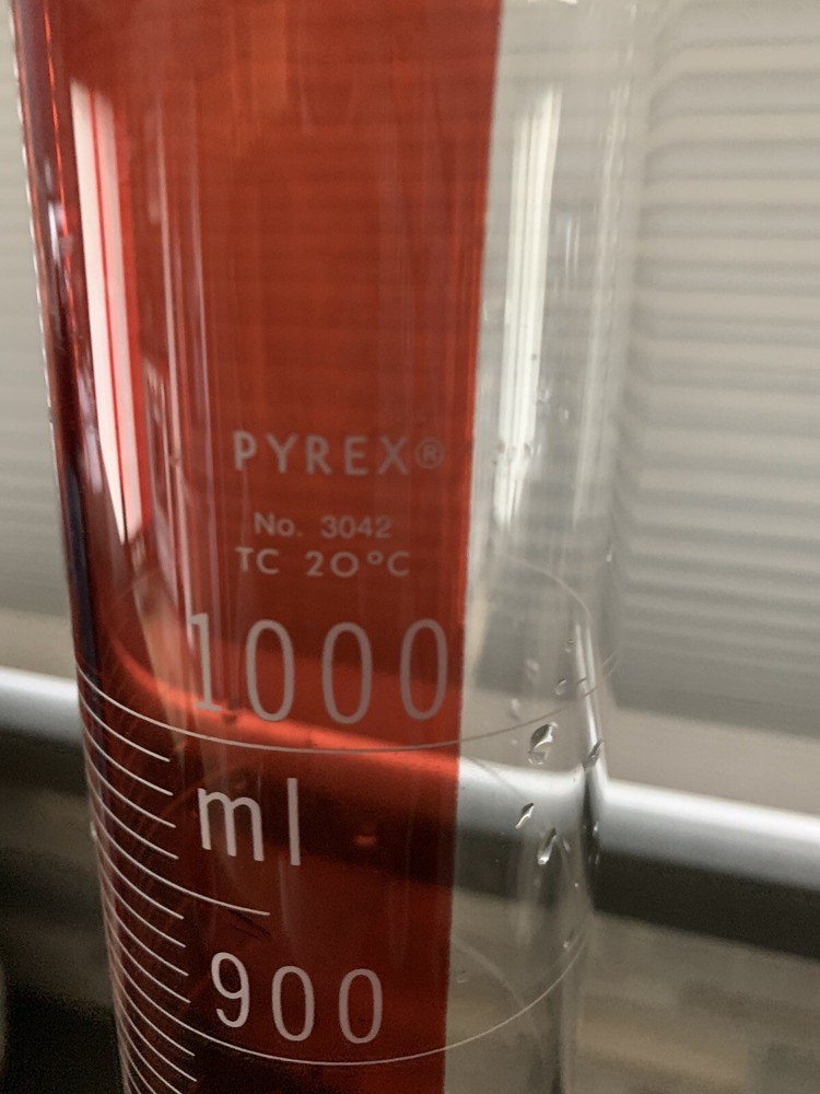 Pyrex 1000 ml Graduated Cylinder