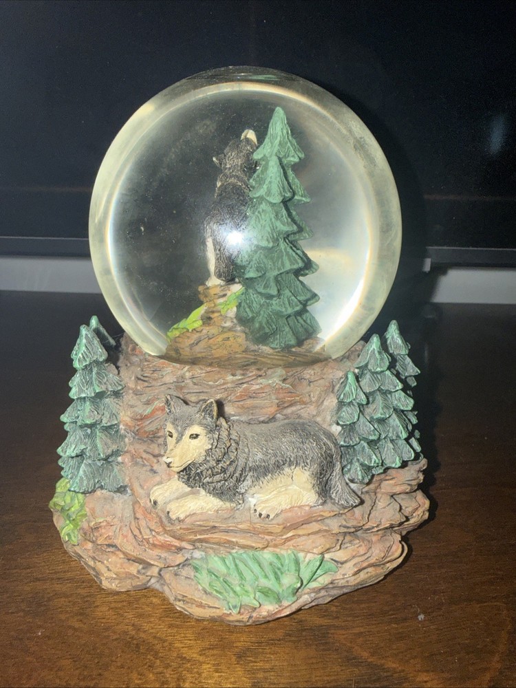 Wolf Snow Globe Born Free Snowglobe Doesn’t Work