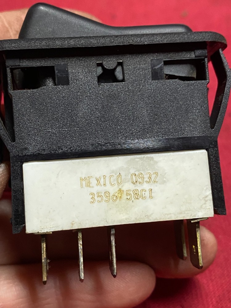 International ACCENT LIGHT ON ROCKER Switch CONTROL 3596758C1