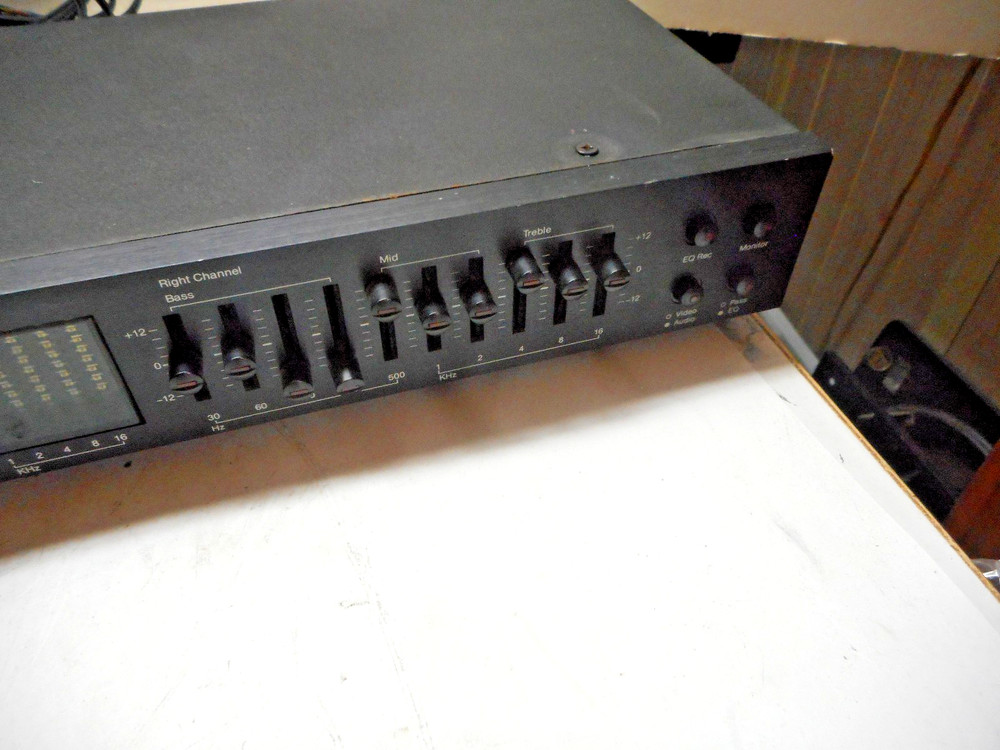 AUDIO SOURCE GRAPHIC EQUALIZER AND SPECTRUM ANALYZER MODEL EQ EIGHT SERIES II