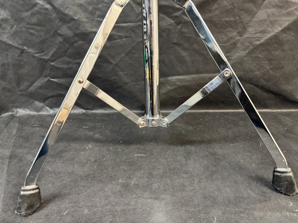Ludwig straight cymbal stand. Solid,3 pc model functions great, looks good.