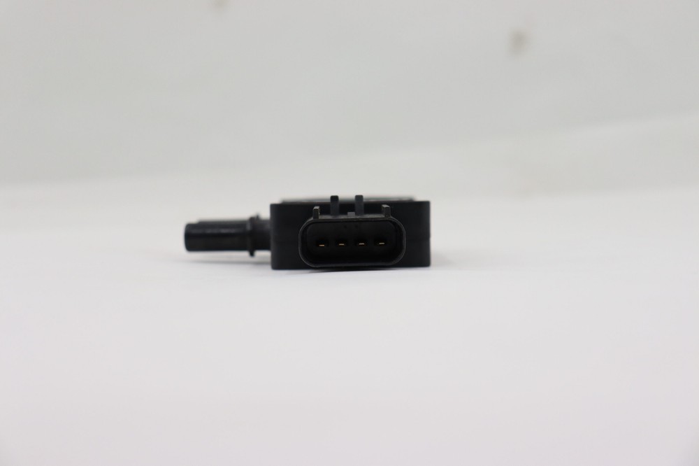 Used Mopar Differential Pressure Sensor 2871960 - Q229822