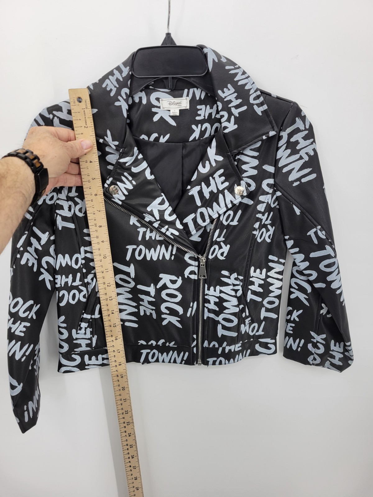 D-Signed Descendants Disney Jacket Girls Large Black Grafitti Moto Zip Outerwear