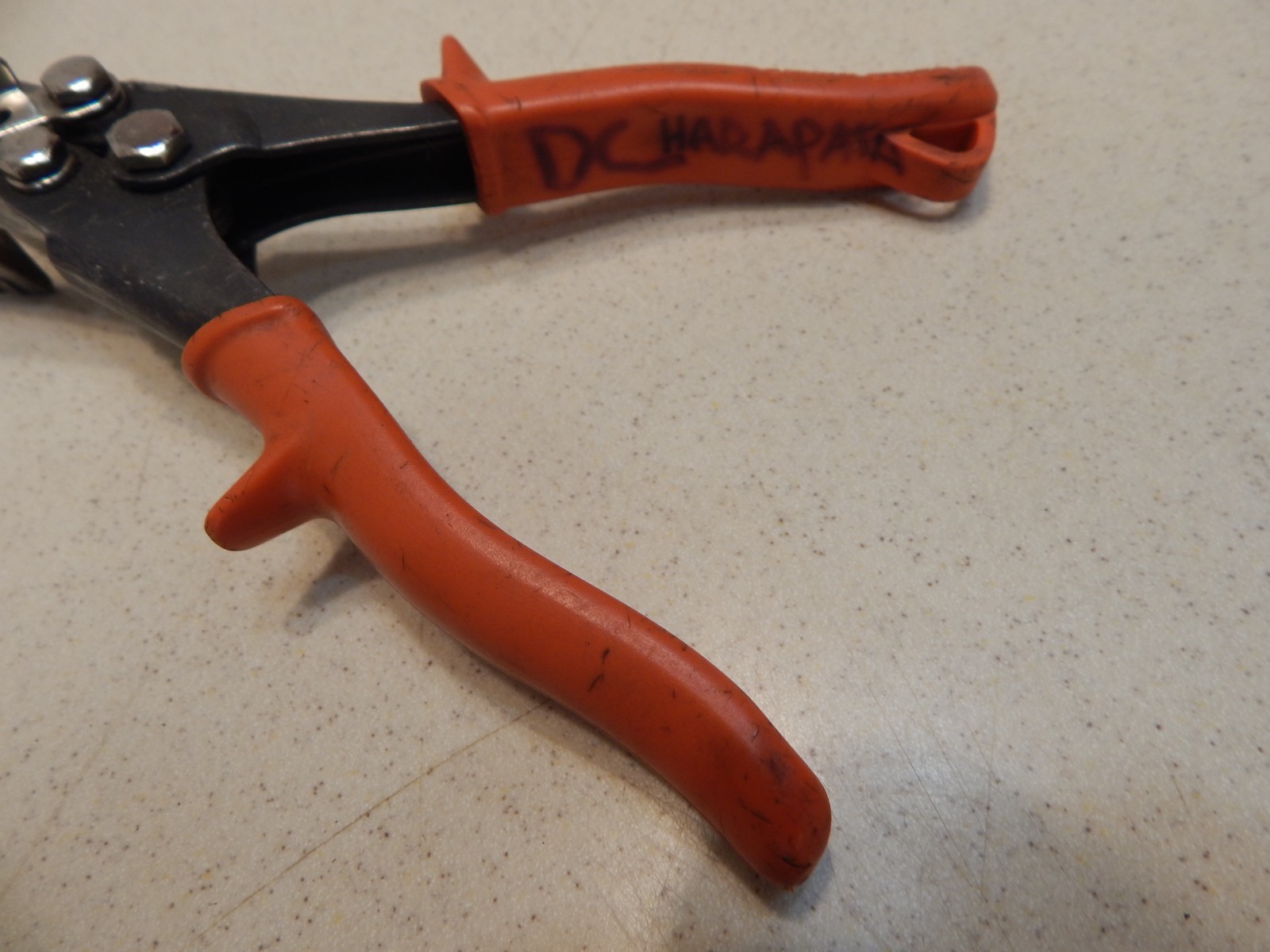 9 "CRESCENT WISS 3-1/4" HAND SEAMER 1-1/4" JAW WITH RED RUBBER GRIPS