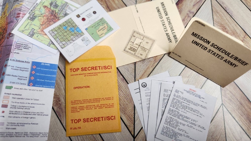 1/6 SCALE Mini US Army Brief for OEF Folders, Protractor, Maps, Envelope, & Docs