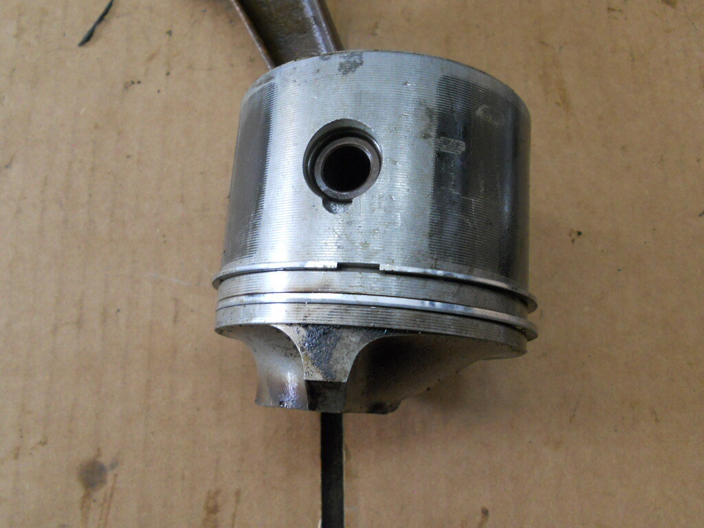 Johnson Evinrude 100-112-115 Piston 396588 Connecting Rod 392591