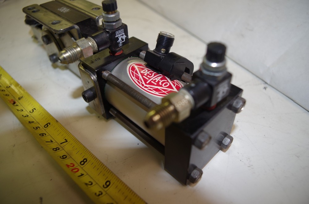 DESTACO PNEUMATIC HOLD DOWN CLAMP & BALLUFF SENSOR CODE: PC-302