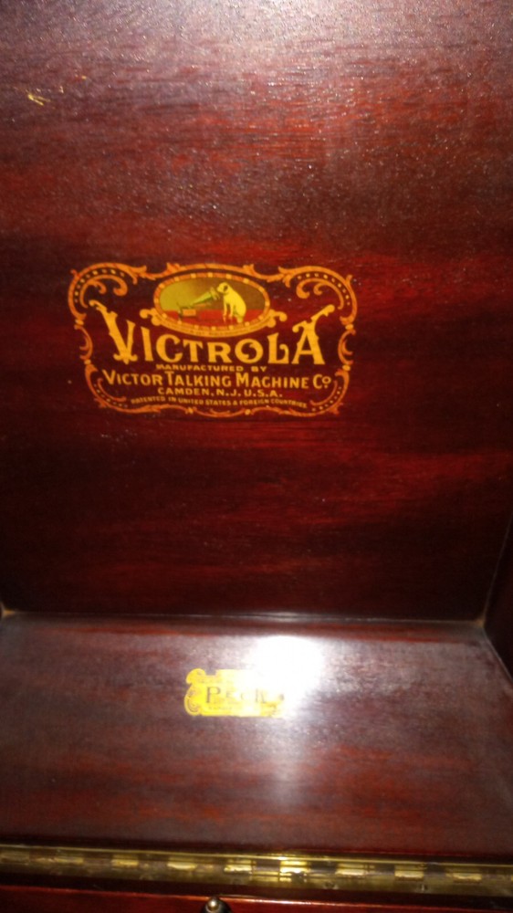 antique victor victrola talking machine