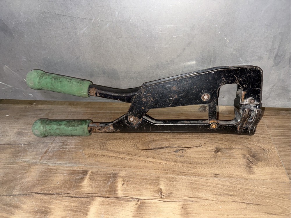 Greenlee 724 Manual Stud Punch, 1-1/4 Diameter