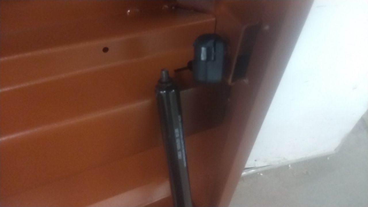 Crescent Jobox 2-653990 10.5 Cu Ft Storage Capacity Brown Steel Jobsite Box