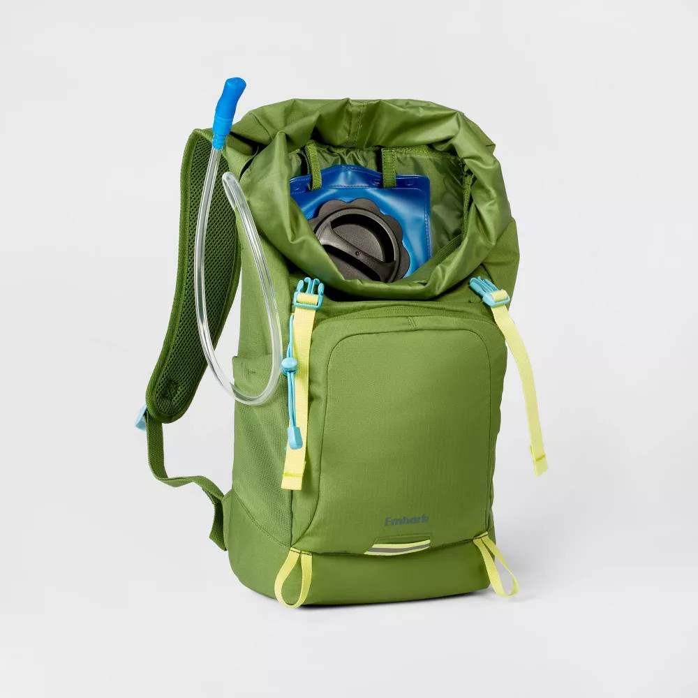 Embark Backpack Hiking Camping Cycling Bladder Green 20L Hydration Pack