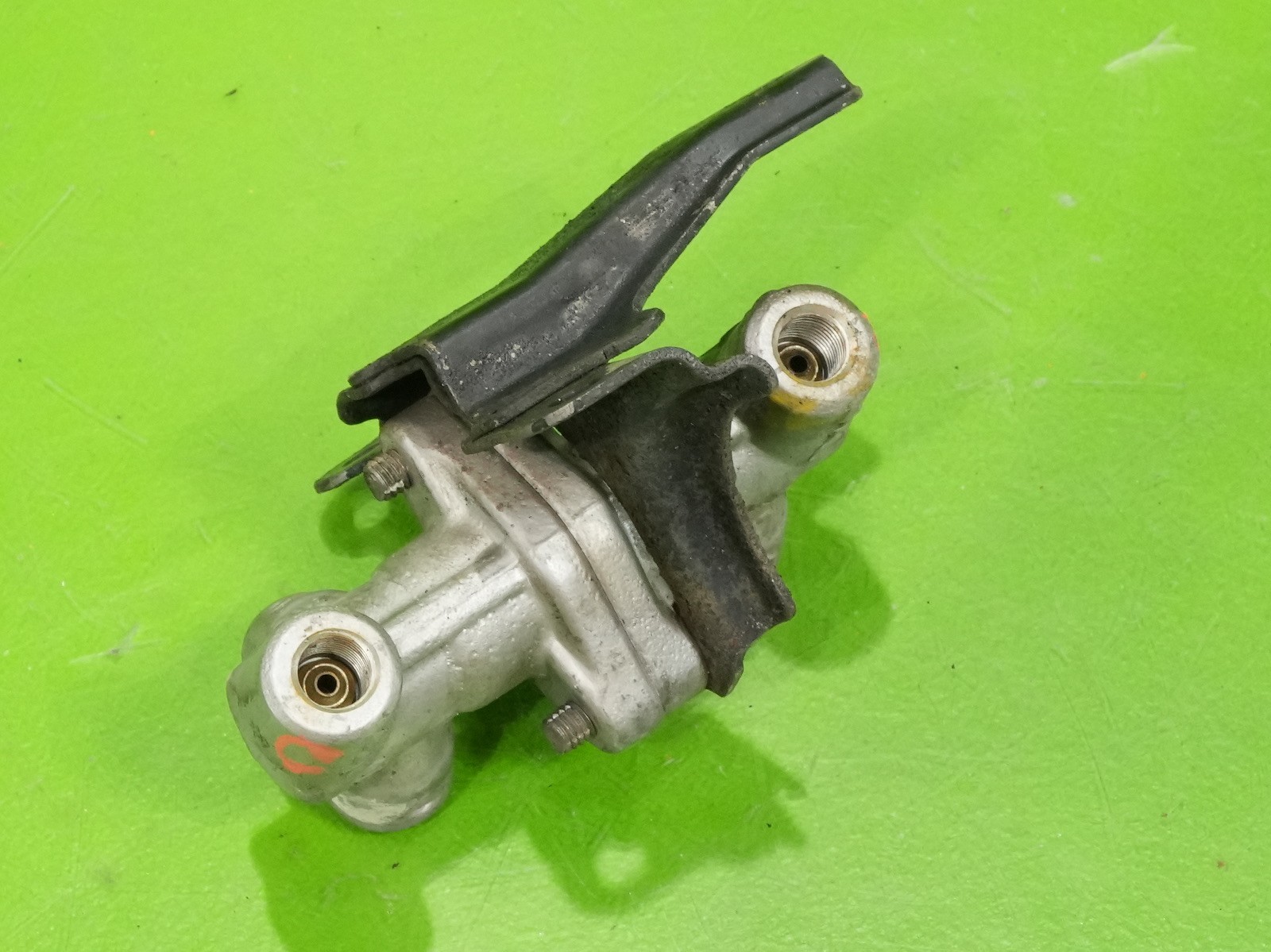 92-95 Civic OEM rear back brake 3030 proportioning valve + firewall bracket