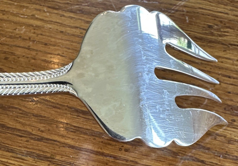 WALLACE Wickham Deep Silverplate Serving Meat Fork Flatware Fan Bead 9”