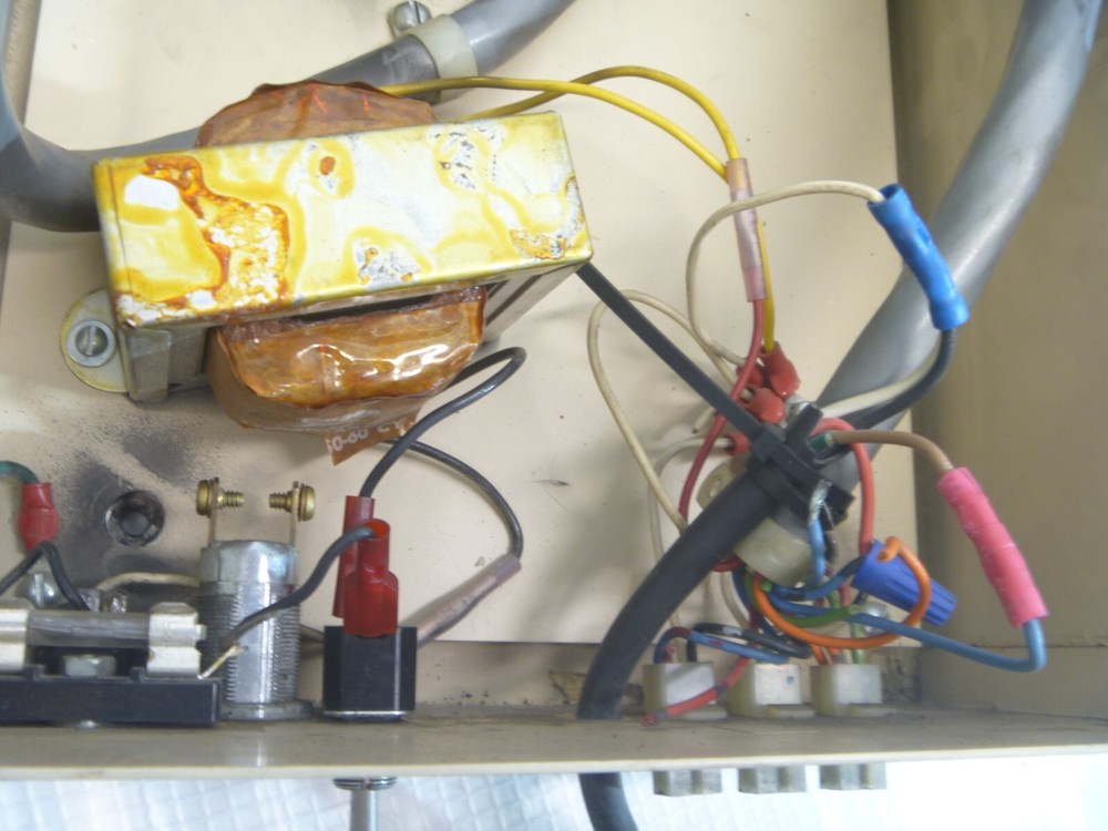 GROVER FLUID CONTROL CONSOLE 7540 DISTRIBUTION VALVES, SOLENOID AS IS