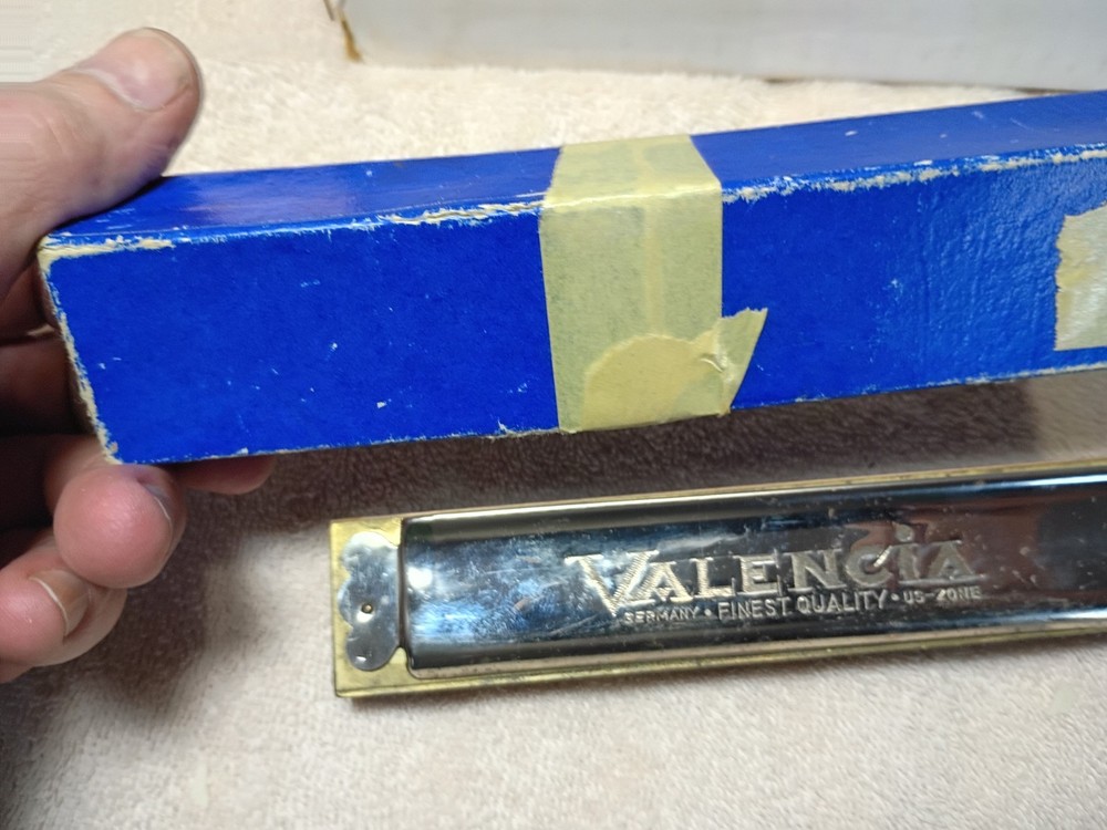 Valencia Double reed 28 / 14 in box harmonica