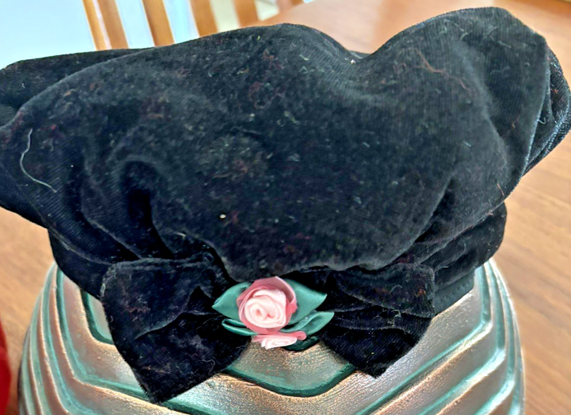 LOT OF 5 VINTAGE HATS, AS IS,