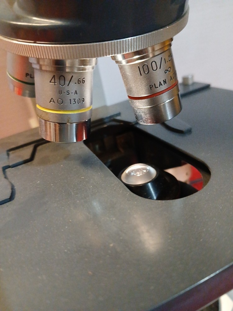 AO MicroStar One-Ten Illuminator 1130 Microscope 4 OBJECTIVES