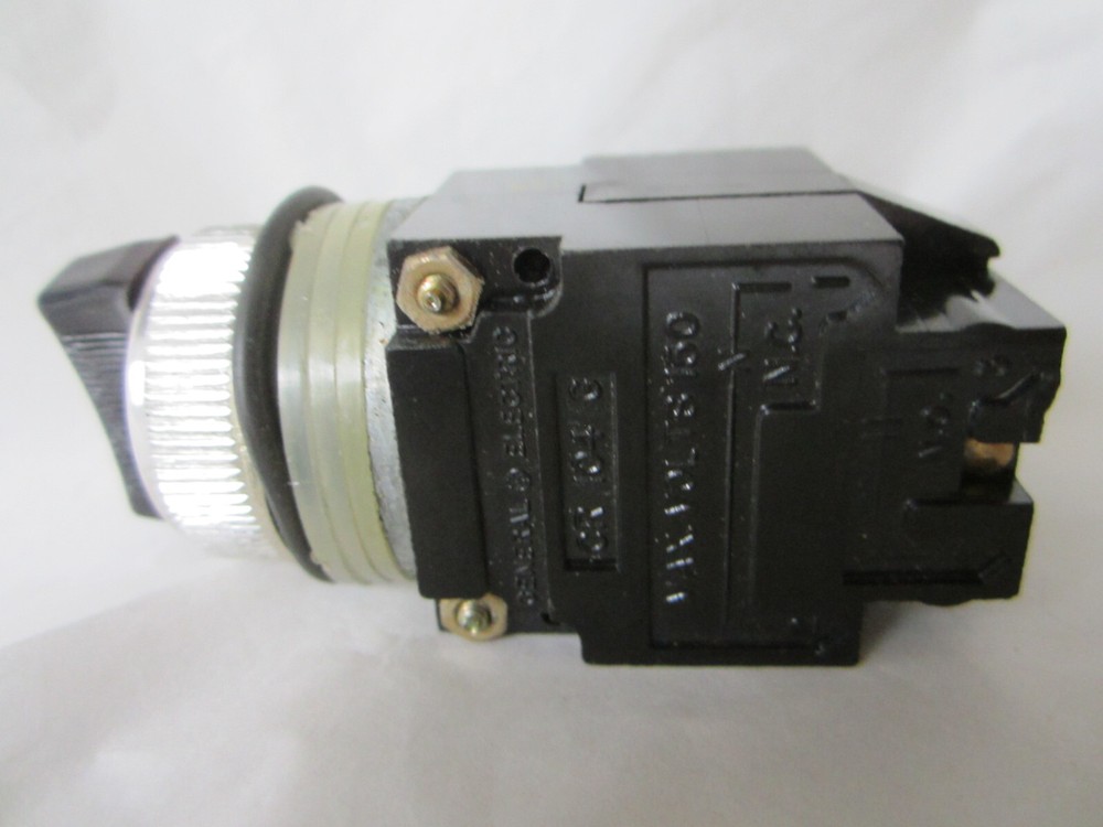 GENERAL ELECTRIC CR104B122 MINIATURE OILTIGHT SELECTOR SWITCH