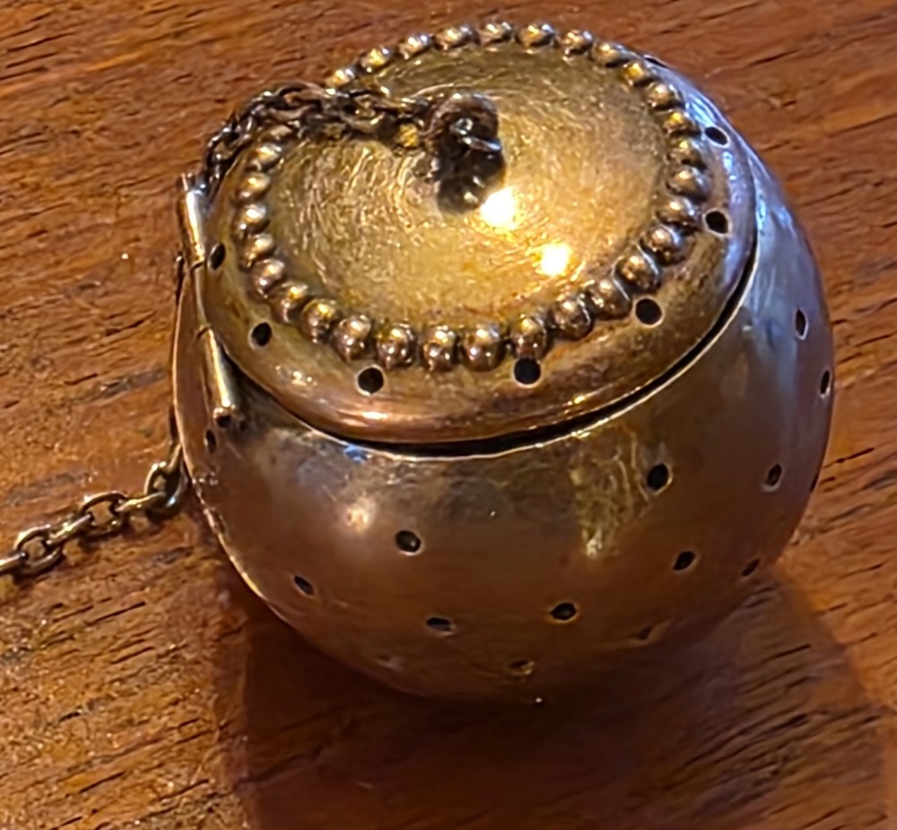 Vintage Fine STERLING SILVER TEA BALL INFUSER