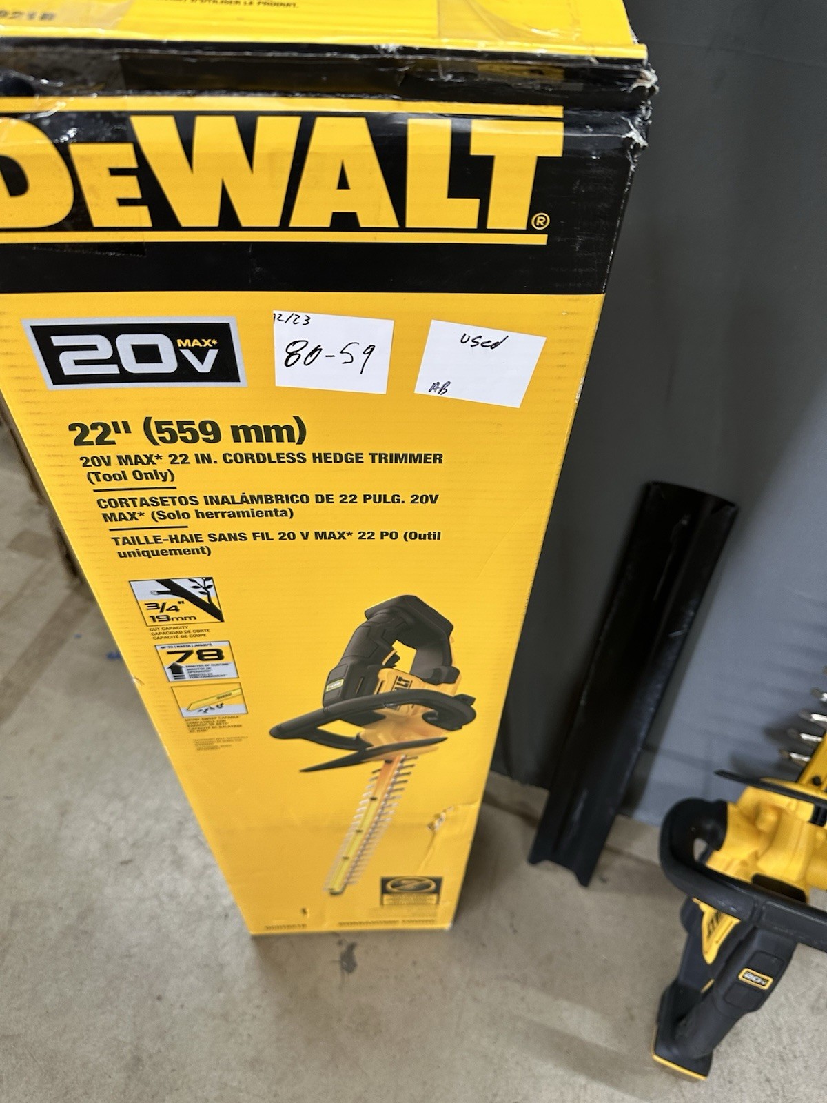 DEWALT 20V MAX 22" Cordless Hedge Trimmer,Tool Only (DCHT821B) Used