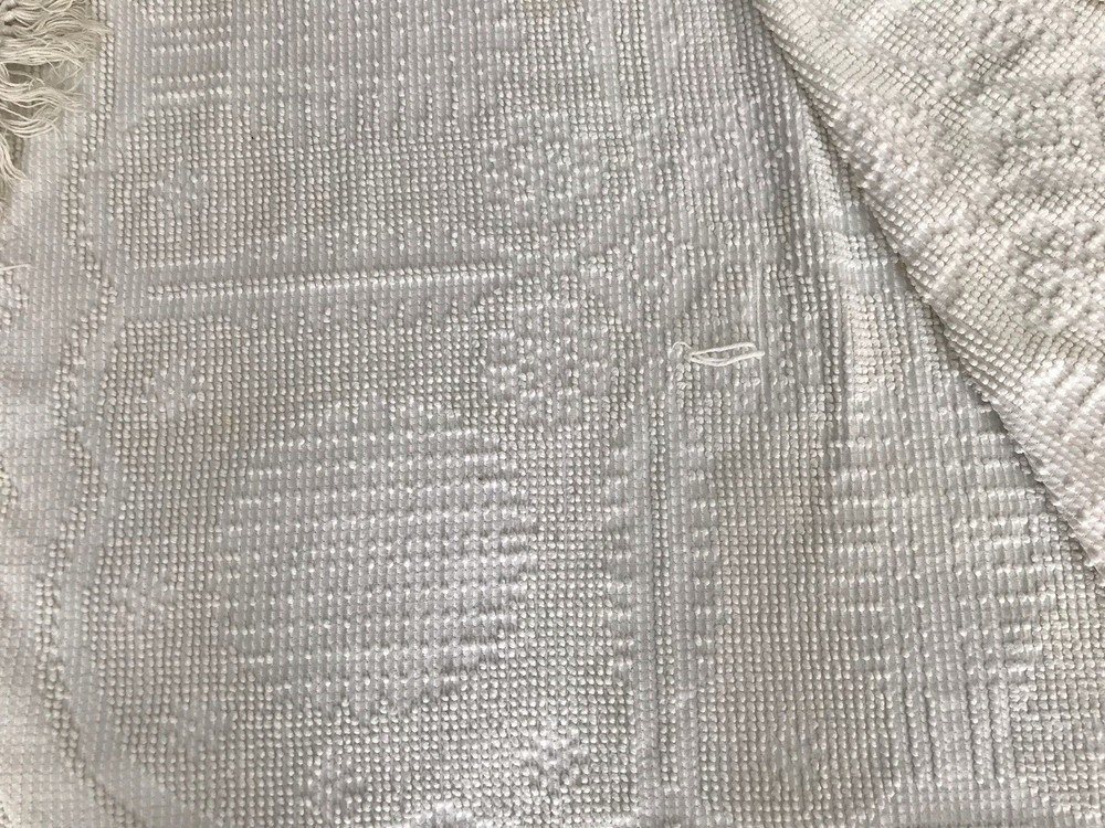 Bates Chenille Bed Spread With Fringe 90x110”