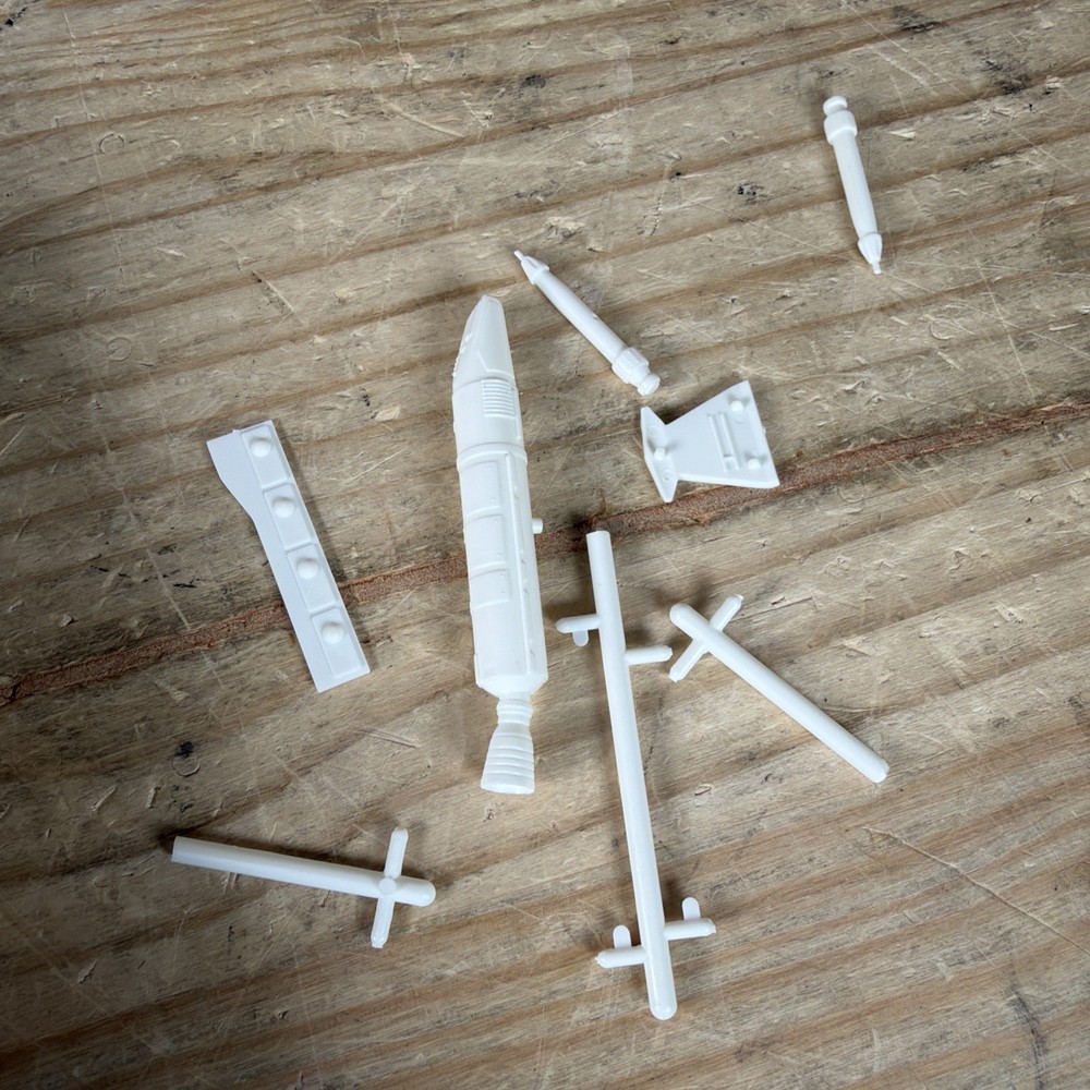 MPC Space: 1999 Hawk 10" Model Kit 1-1904