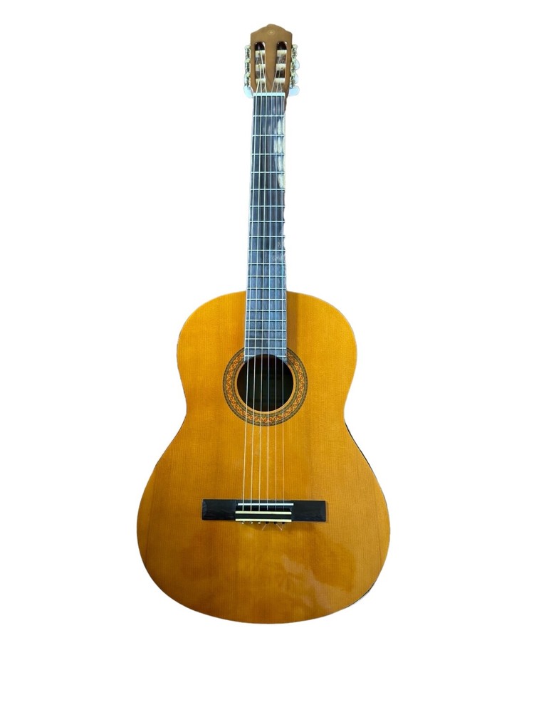 Yamaha C-40 Acoustic Classical Guitar 6 String With Yamaha Case