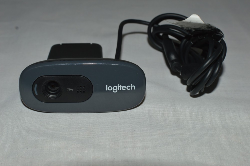 EUC Logitech C270 HD Webcam 720p Widescreen HD Video Calling +Light Correction