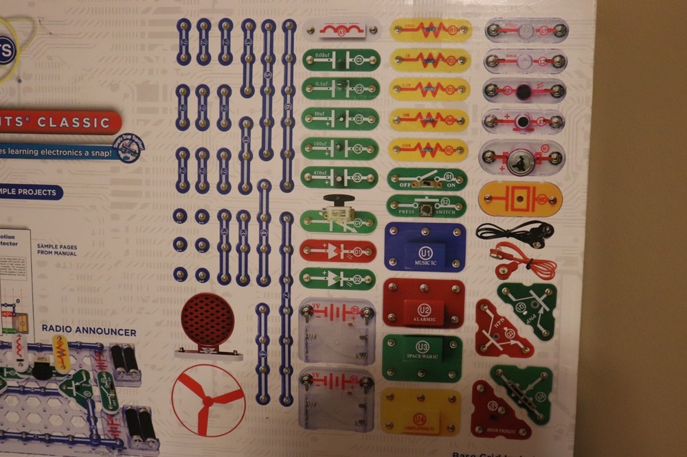 Snap Circuits Classic SC-300 Electronics Exploration Kit Over 300 Projects NEW