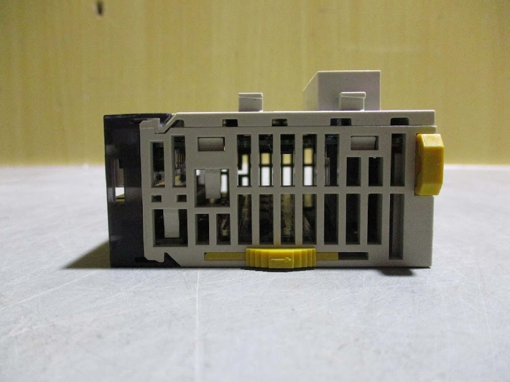 OMRON CJ1W-MD261 Input Output I/O Unit PLC USED