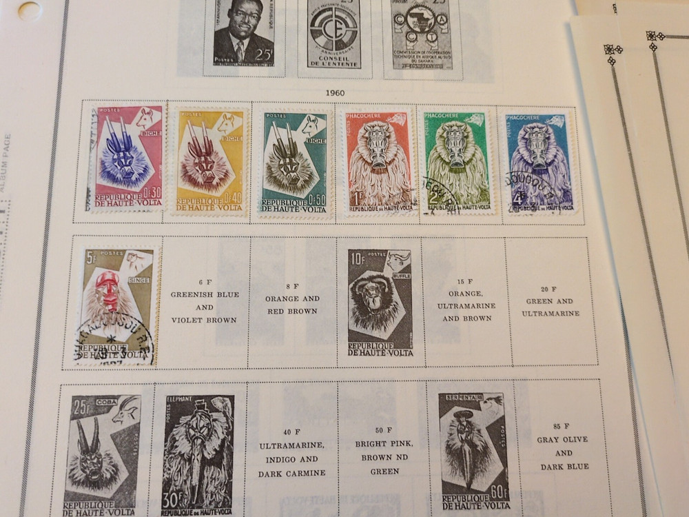 APC Z6436 Upper Volta Uraguay Scott internation pages and 260 stamps