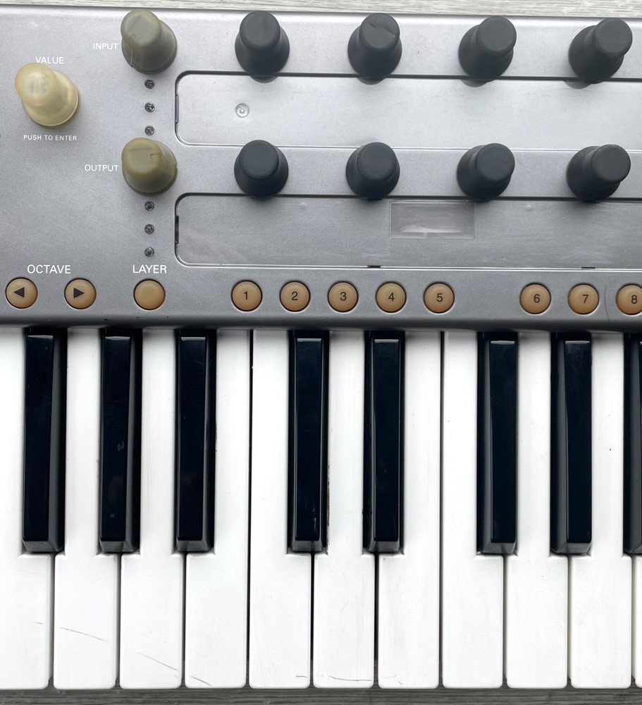 Alesis Photon X25 USB/MIDI Keyboard Controller Powers On Working but Read
