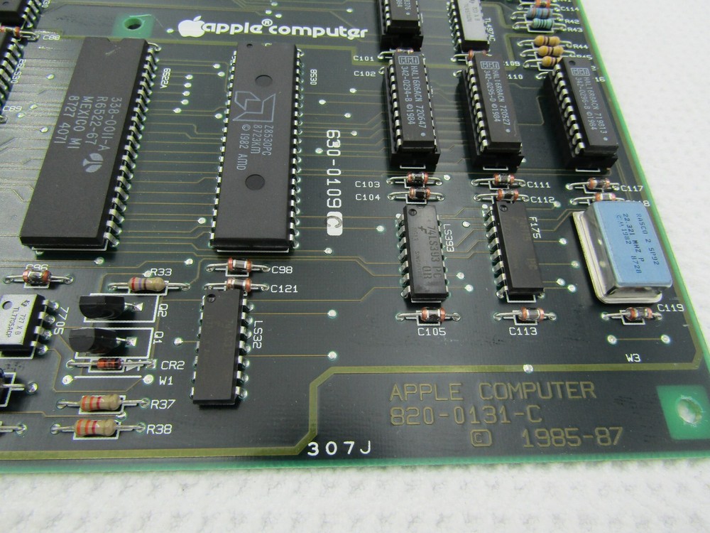 Apple computer 820-0131-C Board 1985-87