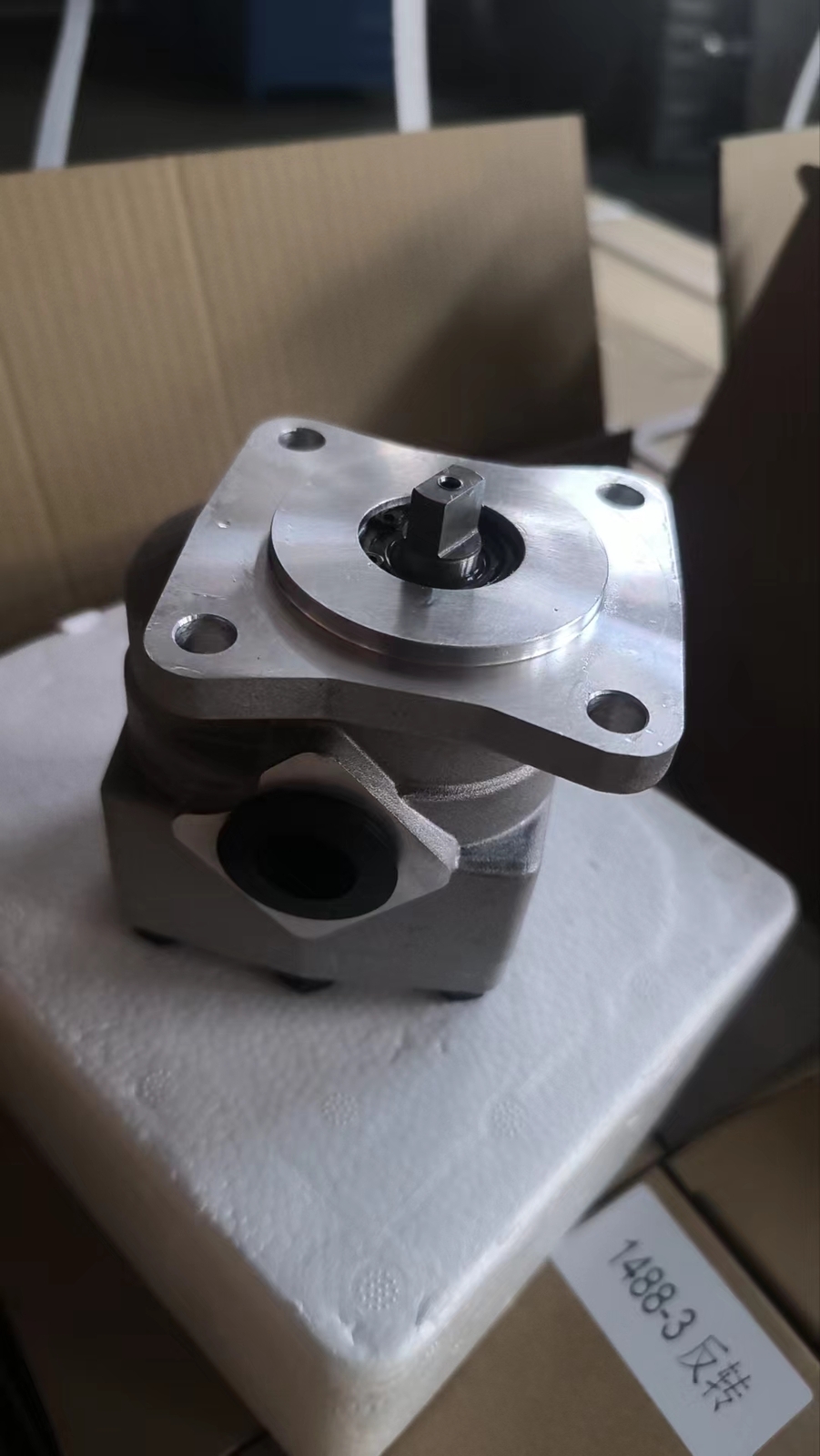 Hydraulic Gear Pump 67810-76100 67810-76102 for Kubota B1550 B1750 B8200