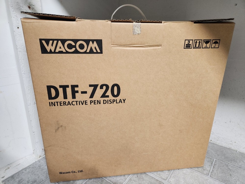 Wacom LCD tablet DTF-720 Interactive Pen Display