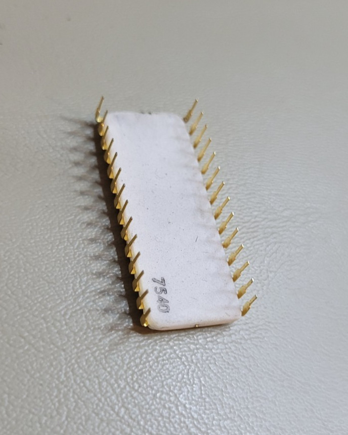 Vintage Intel C8251 Very Rare version; 7540 date code! (ALL LEGS INTACT!!!) (M)