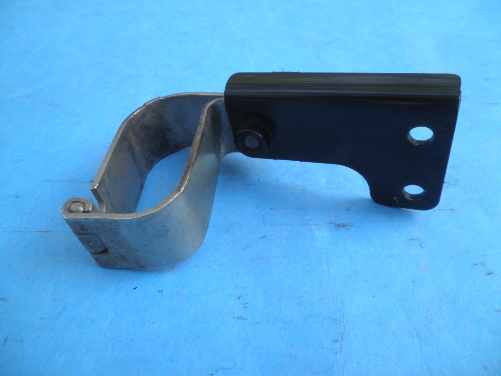 2009-2025 HARLEY OEM TOURING FLHT FLHX CROSSOVER EXHAUST MOUNTING CLAMP BRACKET
