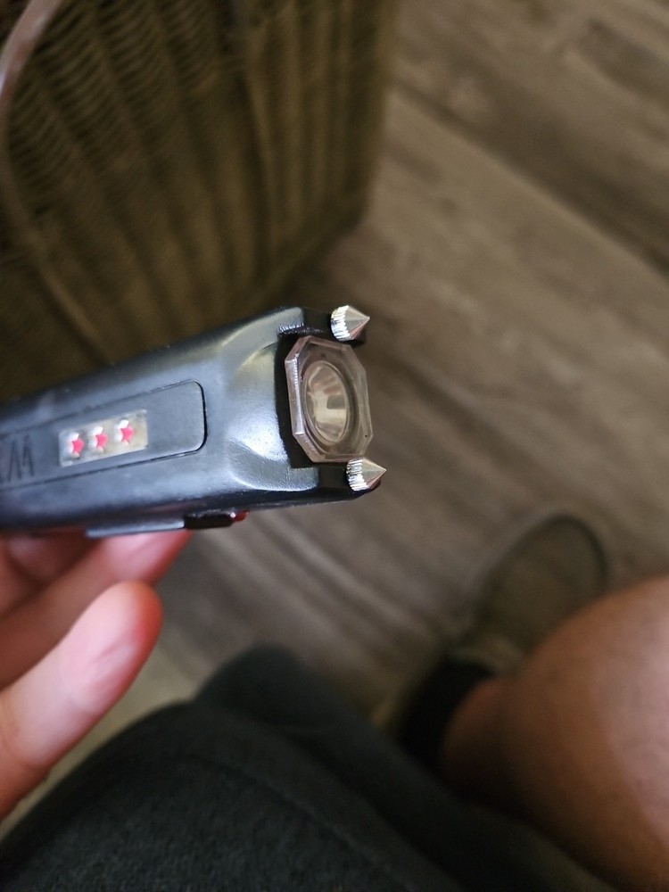 Stun Gun 916 Max Volt Rechargeable with LED Flashlight NO PLUG