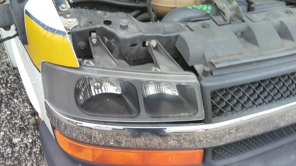 For 2011 CHEVROLET EXPRESS 4500 HEADLIGHT Right ,  OH