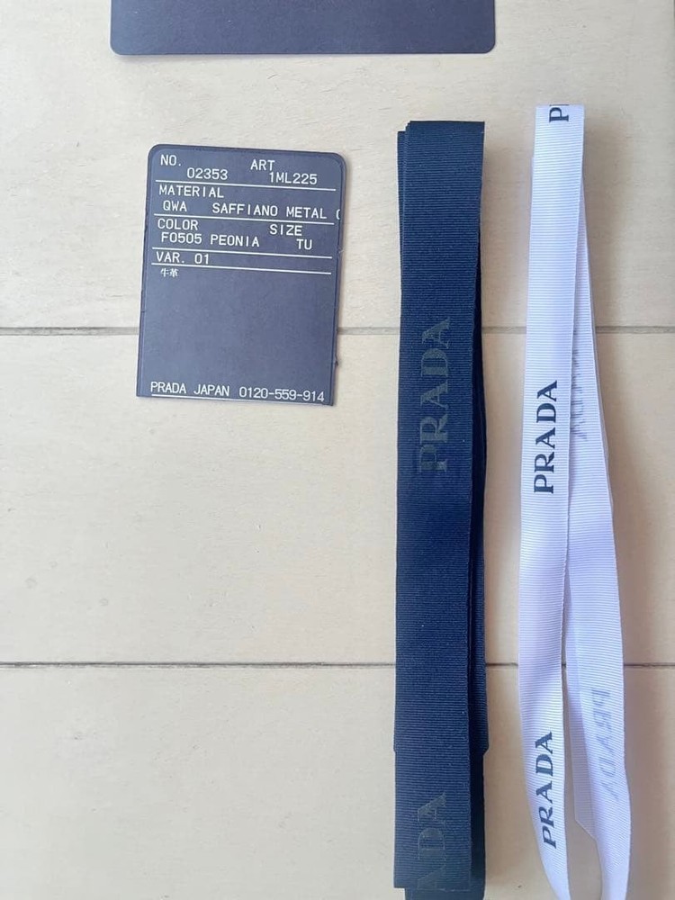 PRADA Wallet Saffiano