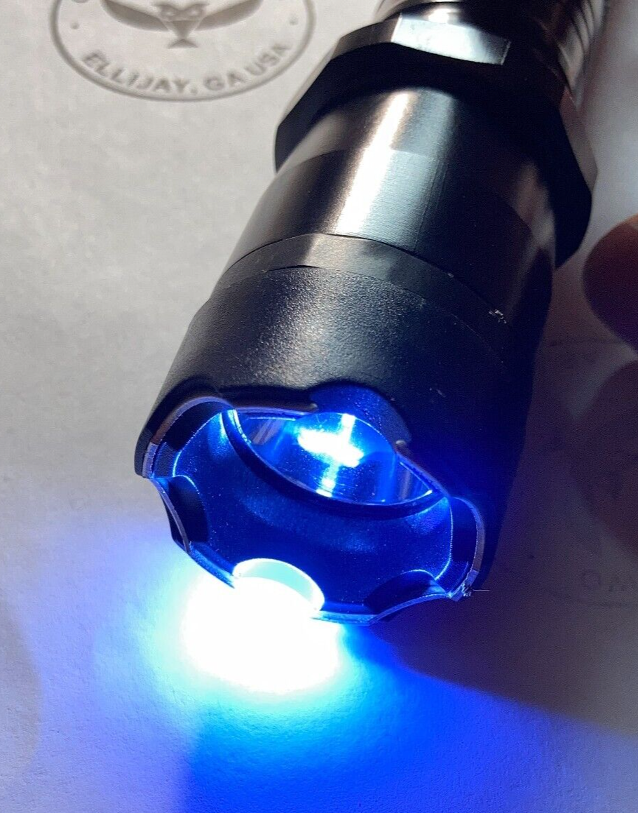 BLACK dayblade 1101 LED Flashlight Stun Gun 1000KV with 120v AC Charge Cord