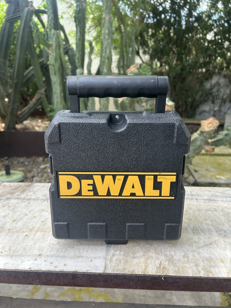 DEWALT DW083CG 3 Beam Green Laser Pointer Self-Leveling IP54 with Case