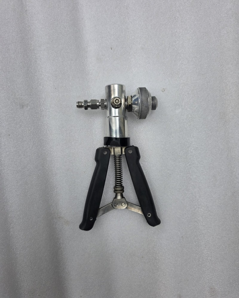 Si Instruments TP1-40 Hand Held Test Pump Pressure Calibrator