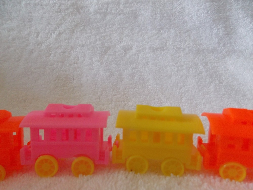 Wilton Train Cake Top Set Engine & 5 Cars